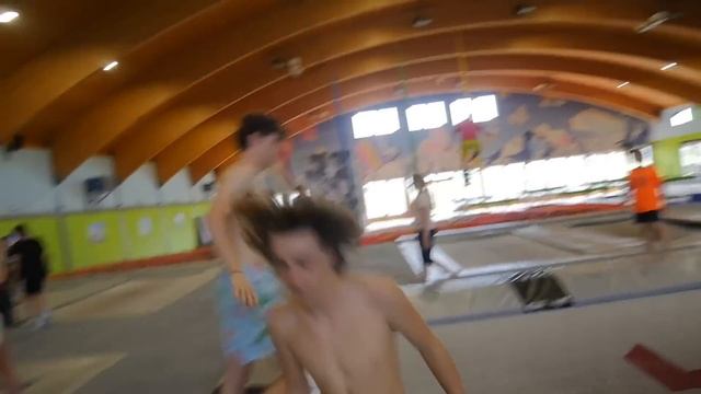 Going Back to the World's Best Trampoline Park... смотреть онлайн