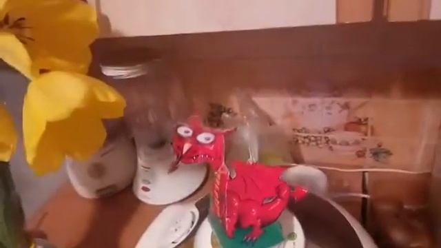 Дракон поворачивает голову. смотреть онлайн