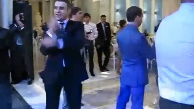 Медведев танцует Топ - топ, топает малыш Medvedev Dancing смотреть онлайн