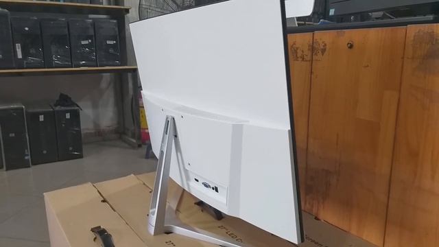 EAGLE/HUGON 27 inch cong - full viền смотреть онлайн