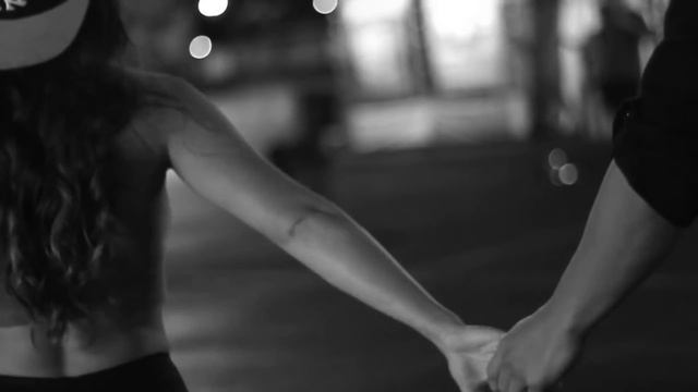 Sara Jay in new Bryan Tabares video for 'Recuerdo' смотреть онлайн