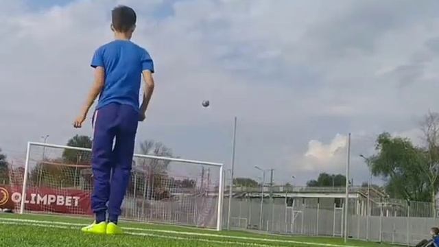 учусь как забивать на ворота ??? смотреть онлайн