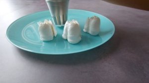 Тюльпаны из зефира. Отсаживаем тюльпаны из зефира.