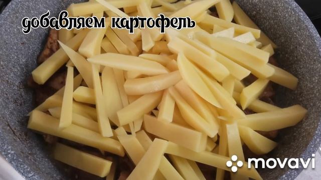 Жареная картошка с мясом и луком смотреть онлайн
