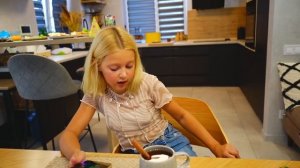 Мисс Николь УПРАВЛЯЕТ ЖИЗНЬЮ Амельки Карамельки! 24 часа Челлендж!