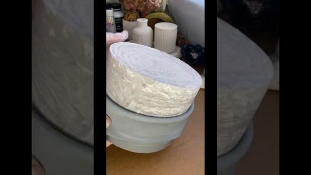 В процессе/ кашпо горшок ?#гипс #кашподляцветов #подпишись#ручнаяробота #формы#интерьердома смотреть онлайн