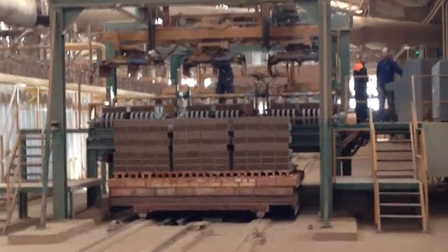 Модернизация кирпичного завода Agemac (Segovia). Садчик кирпича на печные вагонетки смотреть онлайн