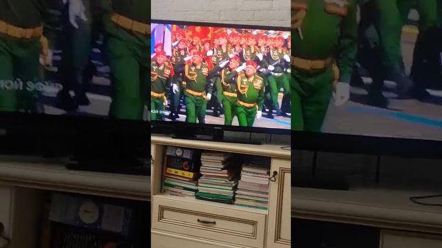 Парат! КРАСНАЯ ПЛОЩАДЬ! смотреть онлайн