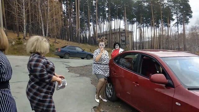 Едем в соседнее село на дискотеку смотреть онлайн