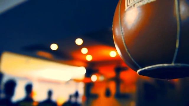 Почему боксёрские перчатки называются перчатками, если они варежки? смотреть онлайн