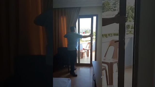 Друзья! Идем в номер заселяться. Посмотрим что за номер дали. смотреть онлайн