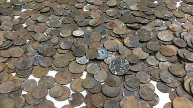 ПАРА ИЗ БРИТАНИИ НАШЛА КЛАД ПОКА ДЕЛАЛА РЕМОНТ В ДОМЕ смотреть онлайн