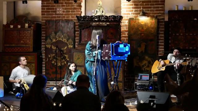 Dewi’s Band смотреть онлайн