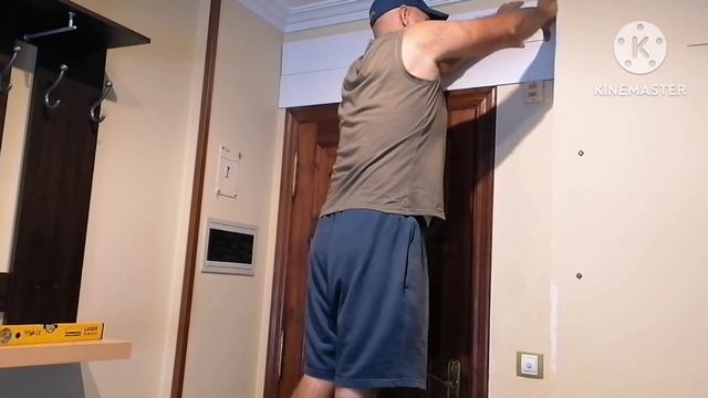 Amenajari Interioare.Montaj Lambriu Din Lemn Pe Perete Interior. Panou Decorativ Din MDF