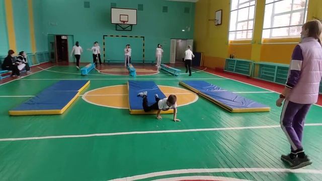 Упражнения на гимнастических снарядах 5 класс смотреть онлайн