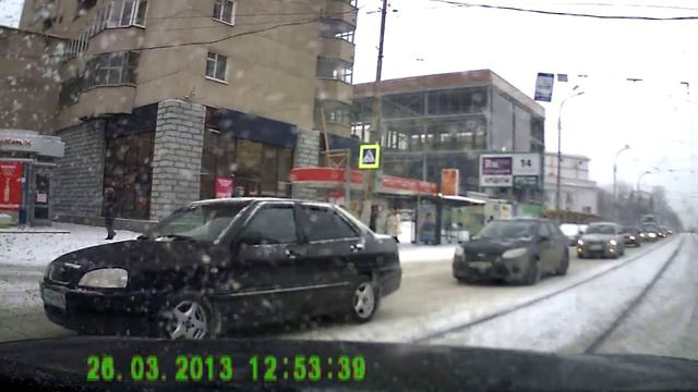 женщина за рулем не пропускает смотреть онлайн