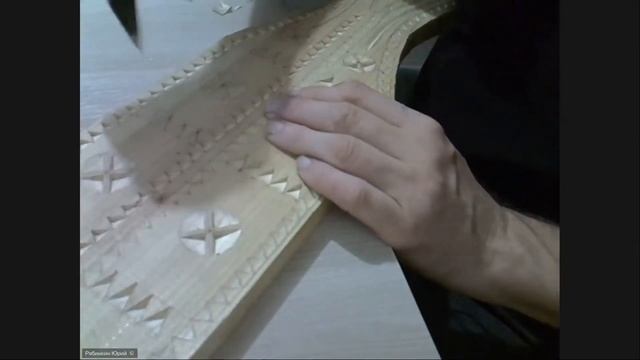 Выполнение традиционной геометрической резьбы на разделочной доске (север Карелии) / Юрий Рябинкин смотреть онлайн