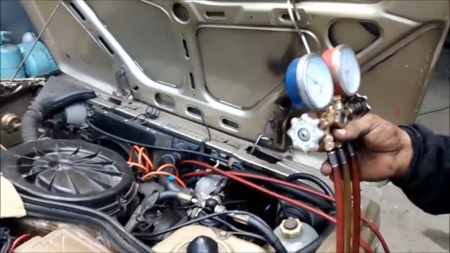 Recarga sistema de Aire acondicionado mantenimiento Renault 9. смотреть онлайн