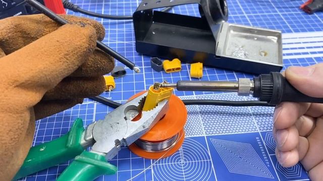 Пайка XT60 XT90. Как паять силовые разъемы смотреть онлайн
