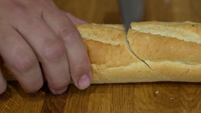 Чесночный багет с сыром | Рецепт запеченного багета на завтрак с сыром и беконом смотреть онлайн