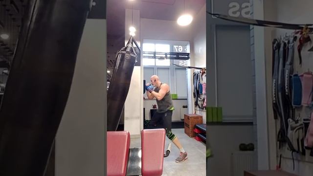 Тренировка по мешку в зале смотреть онлайн