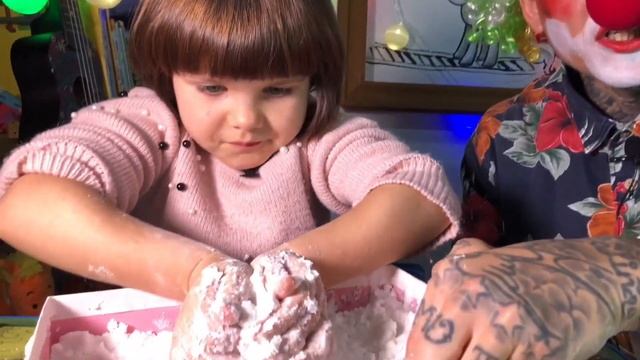 Снеговик своими руками из соды и пены для бритья! Снег получился, как кинетический песок смотреть онлайн