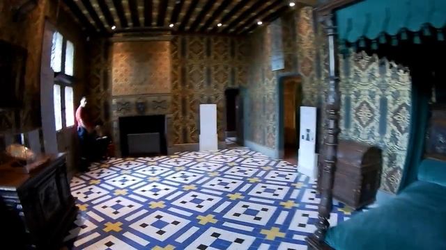 Замки Луары на велосипеде с двумя детьми (Loire à Vélo). 10 день. Замок Blois. смотреть онлайн