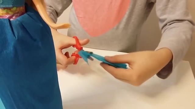 КУКЛА из конфет и гофрированной бумаги \ Мастер класс \ How to Make Doll of sweets DIY смотреть онлайн