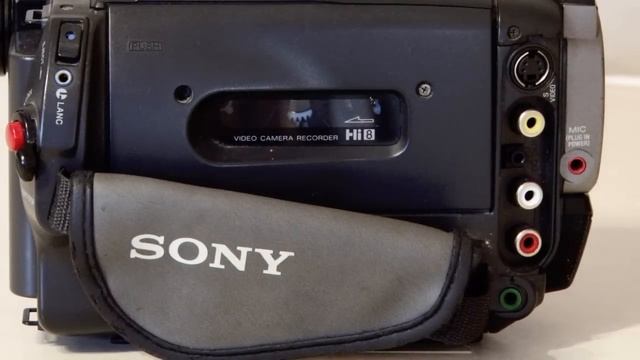 A look back at my old SONY Hi8 camcorder. Handycam video Hi8, CCD-TR760E. смотреть онлайн