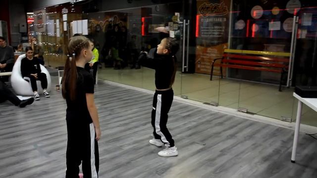 Арина Радченко vs Анна Родина / HIP-HOP NEW YEAR BATTLE KIDS FINAL смотреть онлайн