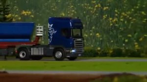 Грузовик Scania с прицепом на радиоуправлении (SIKU)