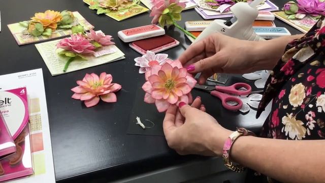 Learn how to create 3d flowers from paper, vellum and foam смотреть онлайн