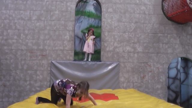 Празднуем День Рождения Наталии в детском развлекательном центре смотреть онлайн