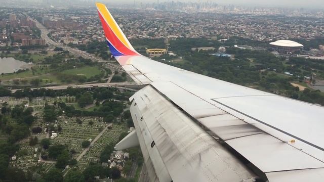 Southwest Airlines Landing New York (LaGuardia) (B737-7H4) смотреть онлайн