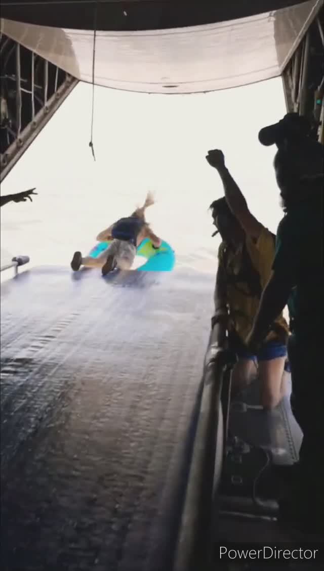 Прыгаем с парашютом на веселе смотреть онлайн