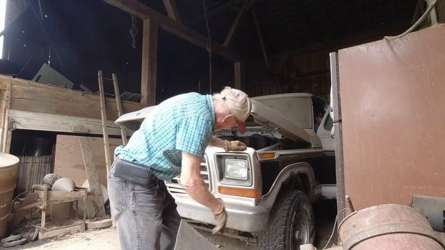 Barn Bronco - Resurrecting A Friend From the Past (Hasn't Ran In Years) 1979 Ford Bronco w/ 460 смотреть онлайн