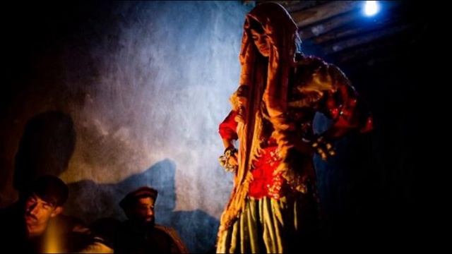 Танцующие мальчики Афганистана смотреть онлайн