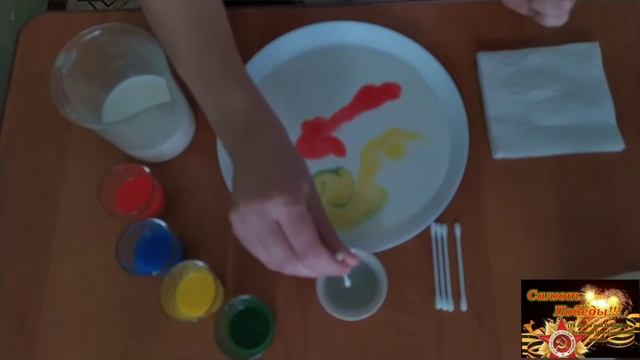 Рисование на молоке "Салют Победы" смотреть онлайн