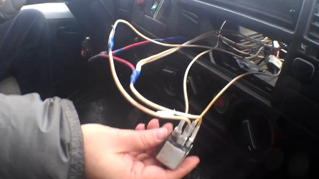 Дополнительная USB зарядка и прикуриватель в машину часть 2 смотреть онлайн