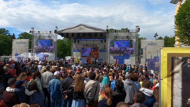 Санкт-Петербург. Прогулка возле Исаакиевского собора. "Бал национальностей" лето 2022. смотреть онлайн