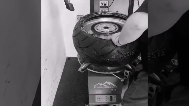 Установка 280 баллона на штатный 240 диск Suzuki boulevard m109r, Intruder VZR1800 смотреть онлайн