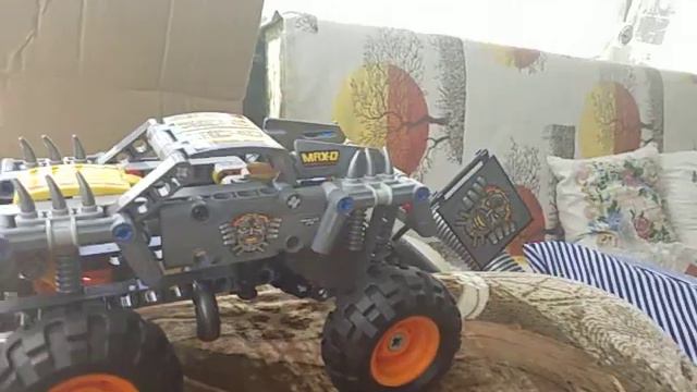 Лего Техник Монстр Трак Макс-ди из шоу Монстр Джем 42119 смотреть онлайн