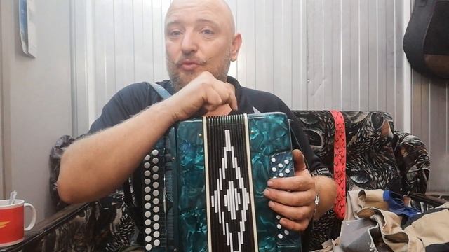 Гармонь двух голосая, трех голосая, четырех голосая!!! А сколько же всетаки нужно голосов? 😲🤔🤦♂️ смотреть онлайн