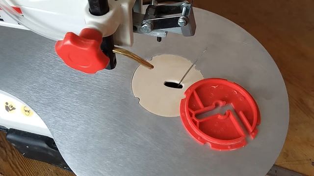 Как сделать вкладыш по уровню стола на лобзиковом станке? смотреть онлайн