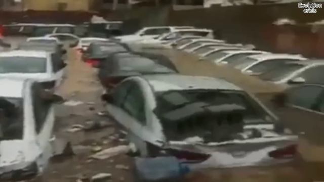 Saudi Arabia become a vast ocean! Flooding in Jeddah after heavy rain смотреть онлайн