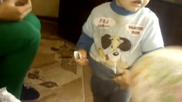 Прячет деньги в...... смотреть онлайн