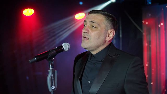 Левон Аванесян - "Люби Меня" - 2022 (Муз.Слова. ДМ.БАННОВ) смотреть онлайн