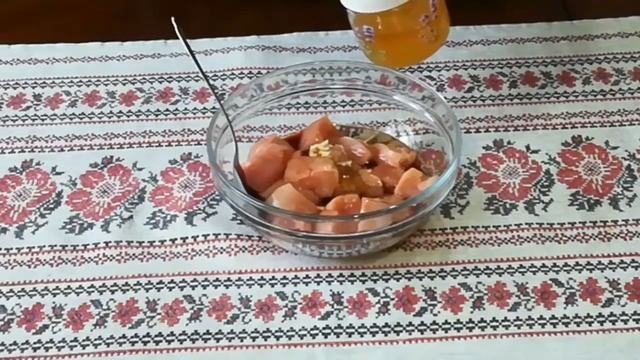 Шашлык из курицы можно приготовить и в духовке смотреть онлайн