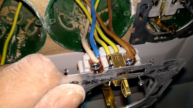 Как подключить блок розеток! Установка розеток на рабочей стенке кухни! смотреть онлайн