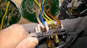 Как подключить блок розеток! Установка розеток на рабочей стенке кухни!